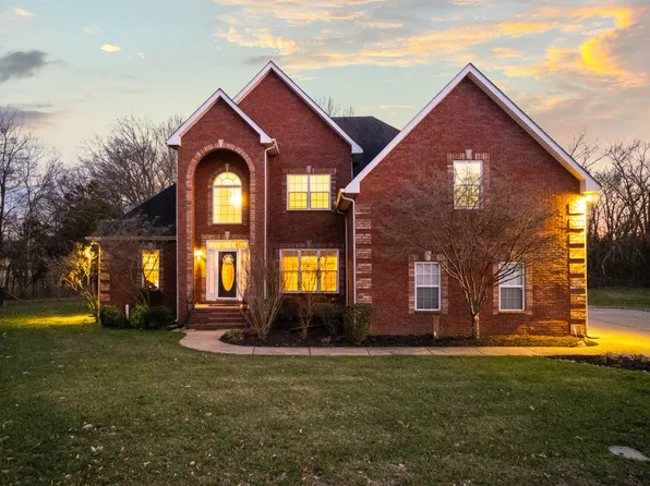 2310 Higgins Ln, Murfreesboro, TN 37130