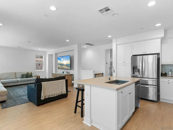 8702 Barbados Ln, Santee, CA 92071