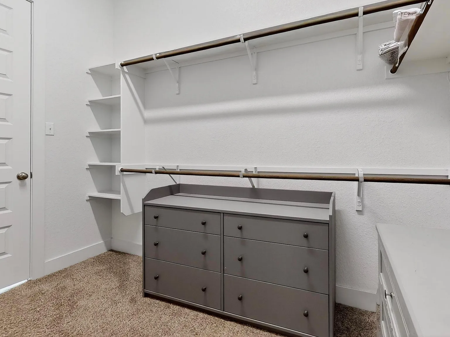 4 bed, 3.0 bath, 2581 sqft, $2,700 — Photo 1