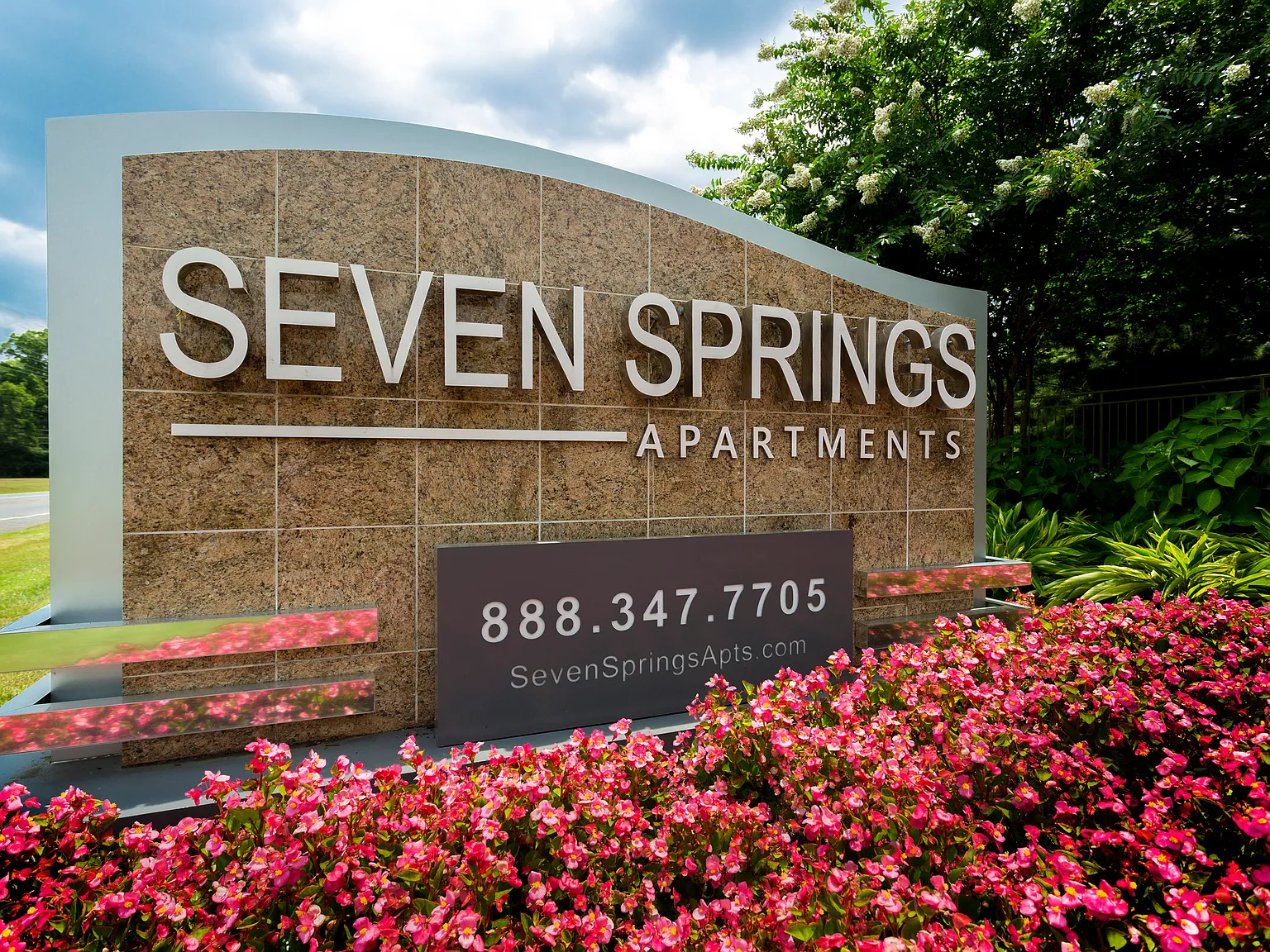 Seven Springs Apartments — Photo 1