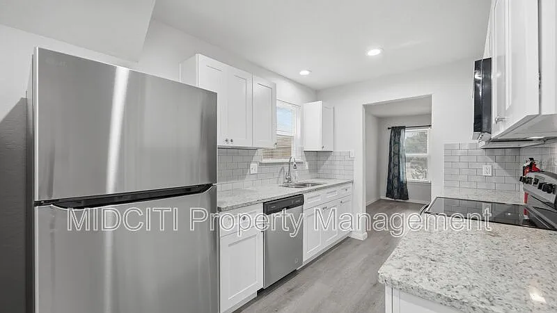 3 bed, 2.5 bath, 1481 sqft, $1,550 — Photo 2