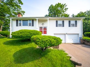 895 W Woods Rd, Hamden, CT 06518