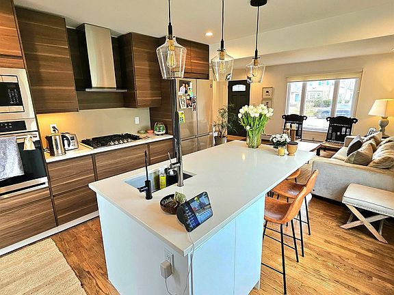 4th image of 301 E Glen Ave