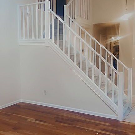 Great room w/vaulted ceiling