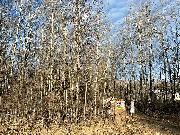 3rd image of 3237 Meadowview Rd