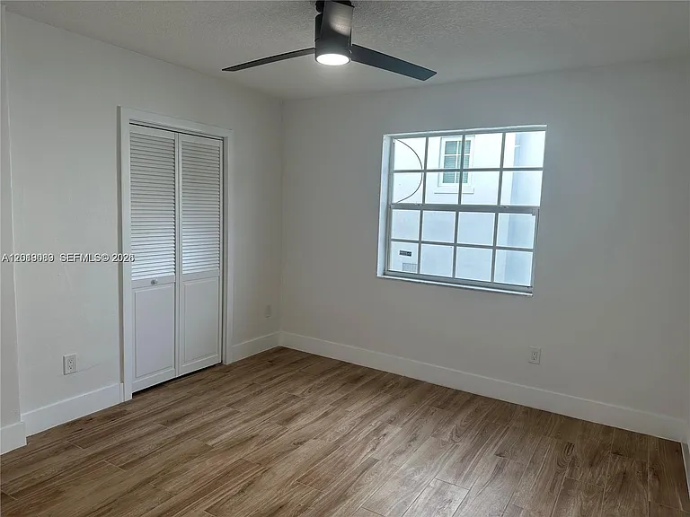 517 Navarre Ave — Photo 4