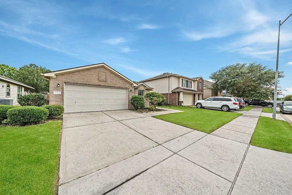 4 bed, 2.0 bath, 1990 sqft, $2,450 — Photo 1