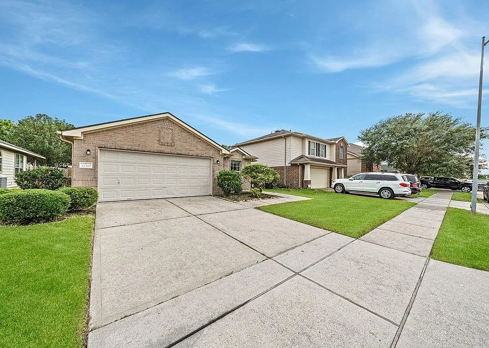 22327 Albee Dr