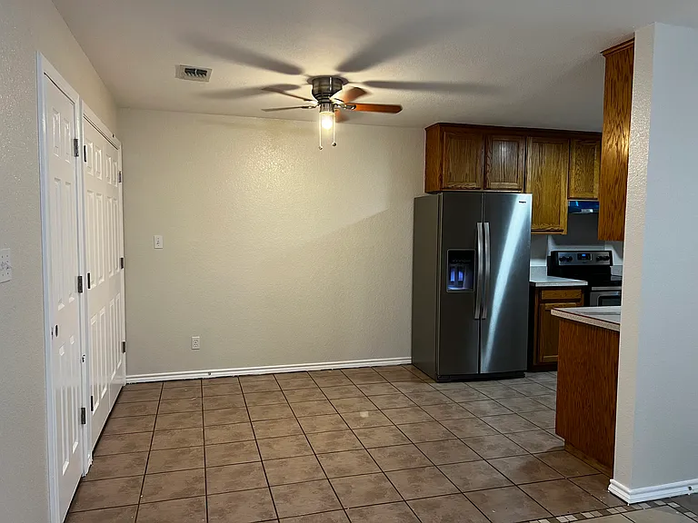 807 W Lamar St #A — Photo 5