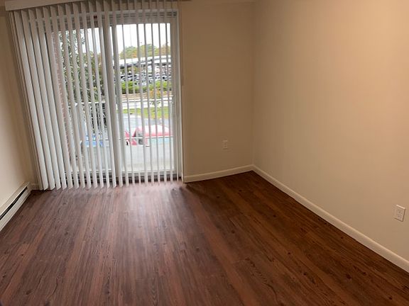 5th image of 30 Salem End Rd APT 9A