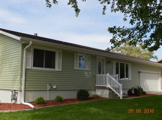 1049 Highland Dr, Superior, NE 68978