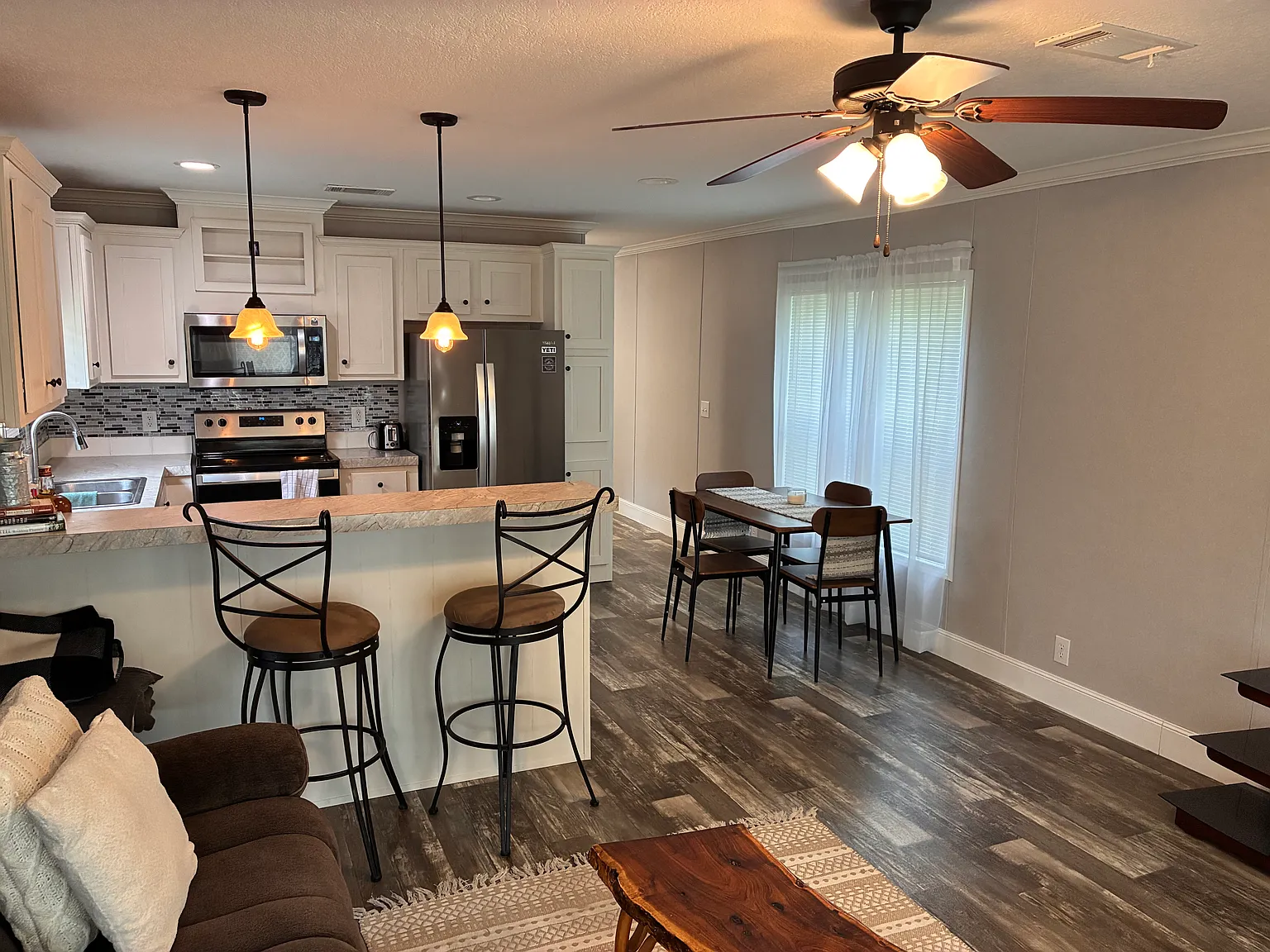 2 bed, 810 sqft, $1,800 — Photo 2