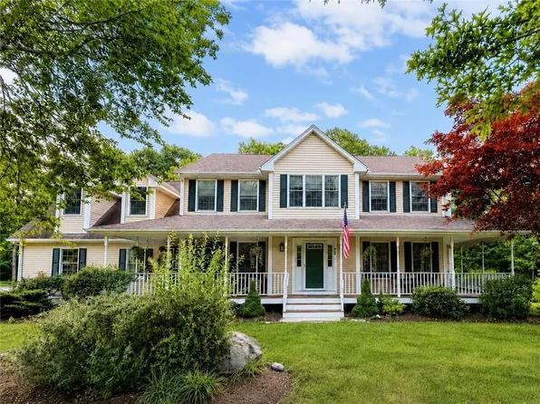 77 Mockingbird Ln, South Kingstown, RI 02879