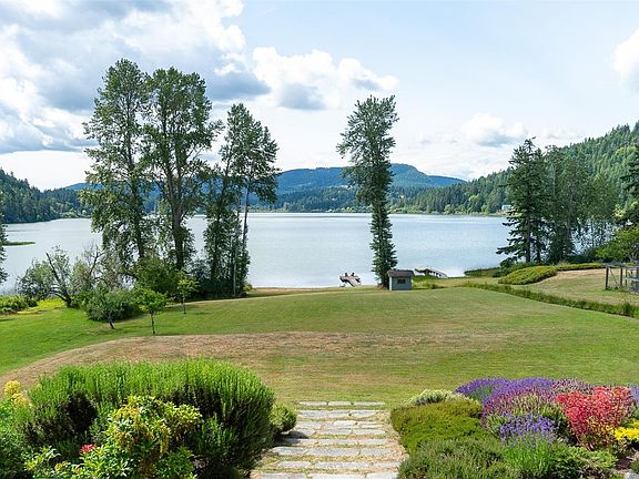 2nd image of 121 Howard Rd