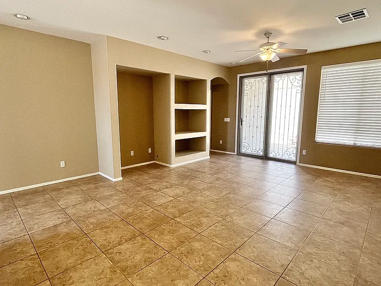 2518 W Florentine Rd — Photo 5