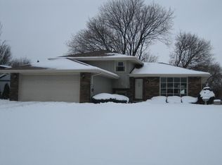 209 N Brookshore Dr, Shorewood, IL