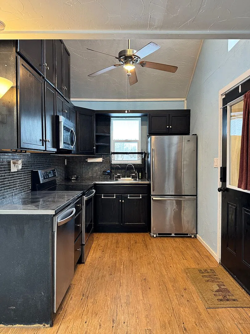 Charming Alaskan Home: 1 Bed + Loft Pet Friendly! — Photo 4