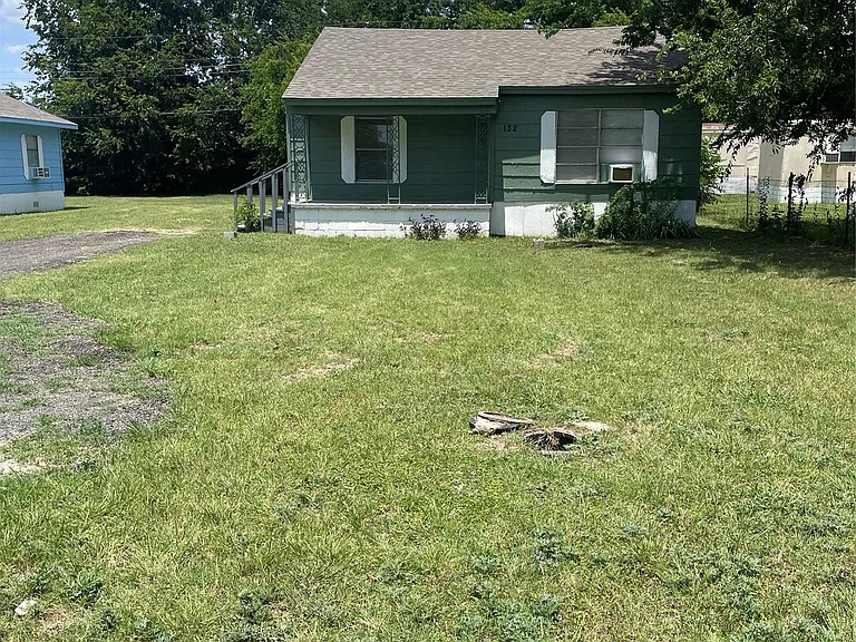 132 Cunningham Blvd — Photo 1