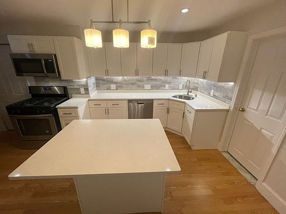 Island with quartz counter