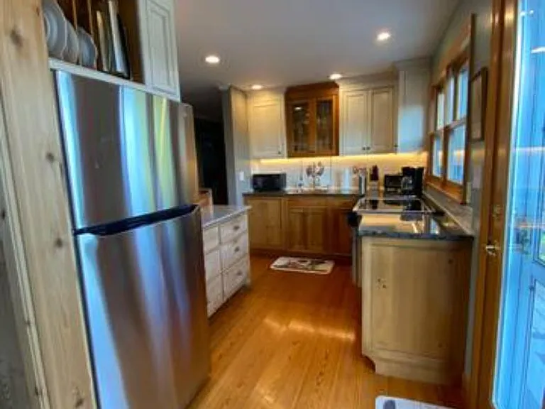 Kitchen - Ice maker in freezer