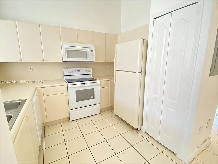 1658 SE 28th Ct #201 — Photo 16