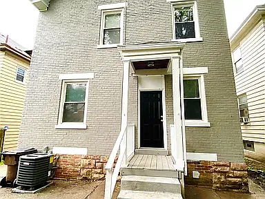 240 Helen St — Photo 14