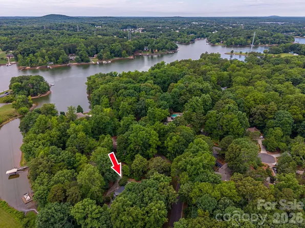 40 Catawba Ridge Rd, Lake Wylie, SC 29710