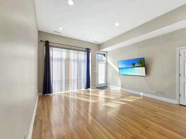 2615 S Lowe Ave #2S, Chicago, IL 60616