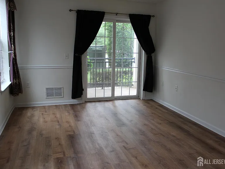 611 Doral Ct — Photo 7