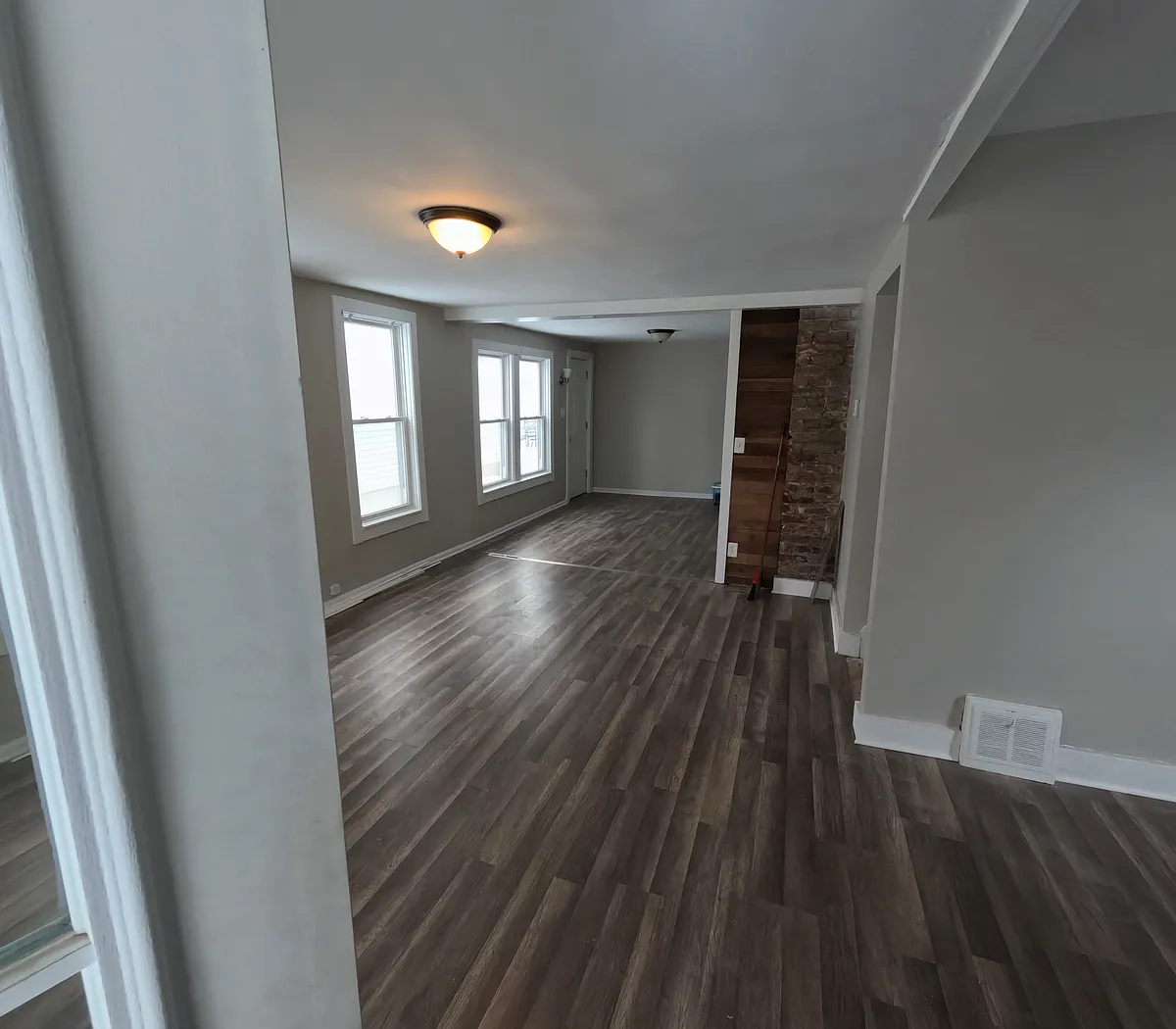 Building Photo - 1346 W 67th St #1