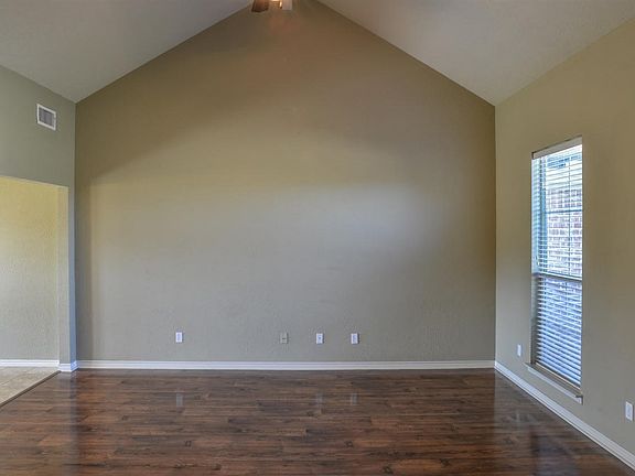 4th image of 8491 Oak Brook Dr