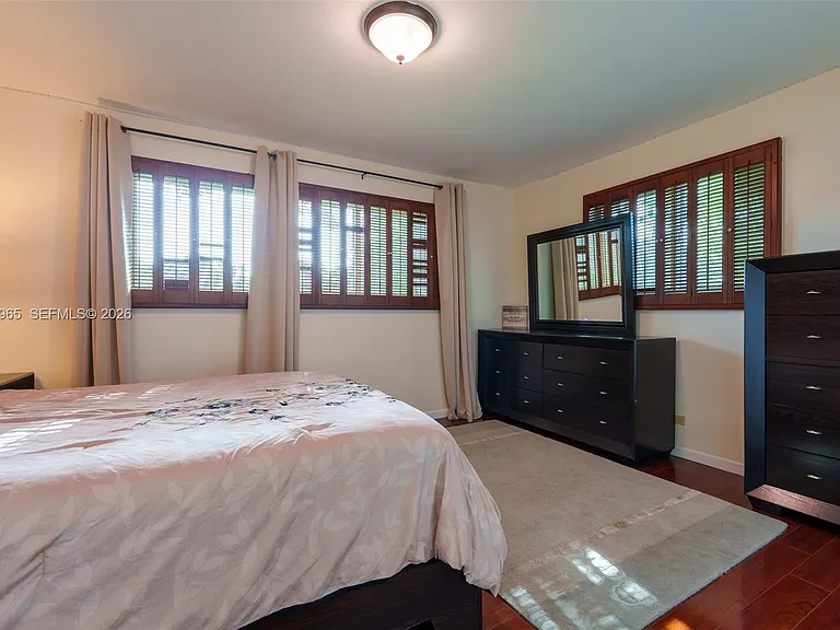 740 Ridgewood Ln — Photo 13