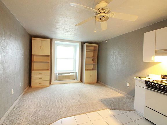 5th image of 224 E Garden St APT 437