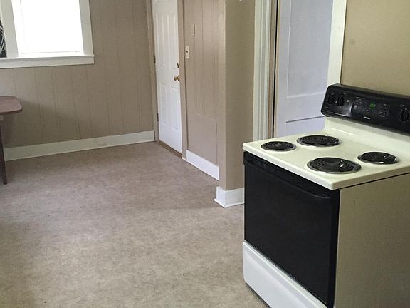 Kitchen opposite side