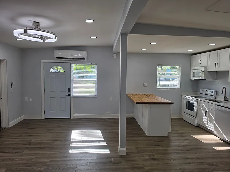 1004 Catherine St — Photo 31