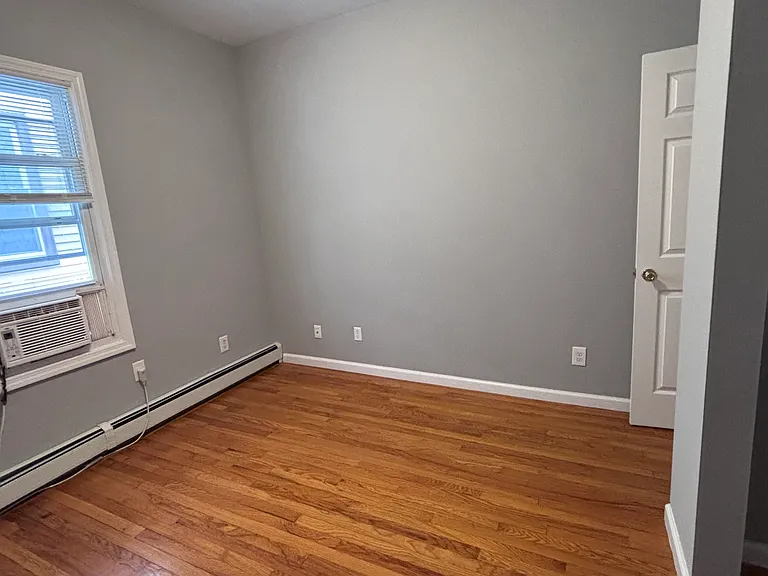 196 Devon St #1 — Photo 4