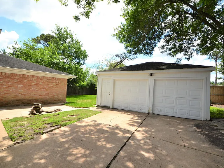 12711 Westleigh Dr — Photo 35