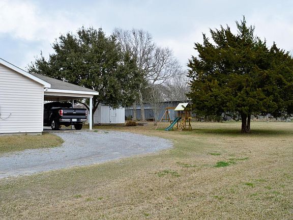 3rd image of 1325 Betty Ln