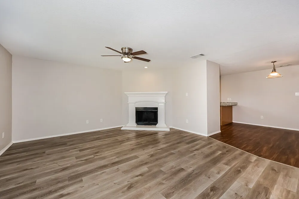 3 bed, 2.0 bath, 1526 sqft, $2,020 — Photo 4