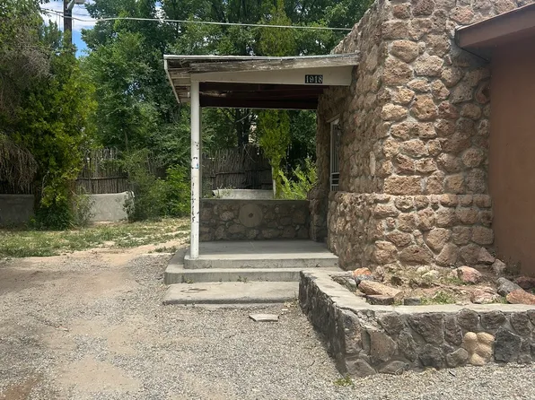 1918 Evergreen Ln, Santa Cruz, NM 87567