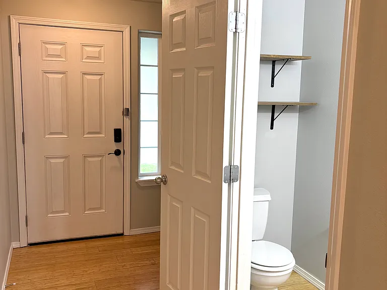 466 Corinne Dr — Photo 4