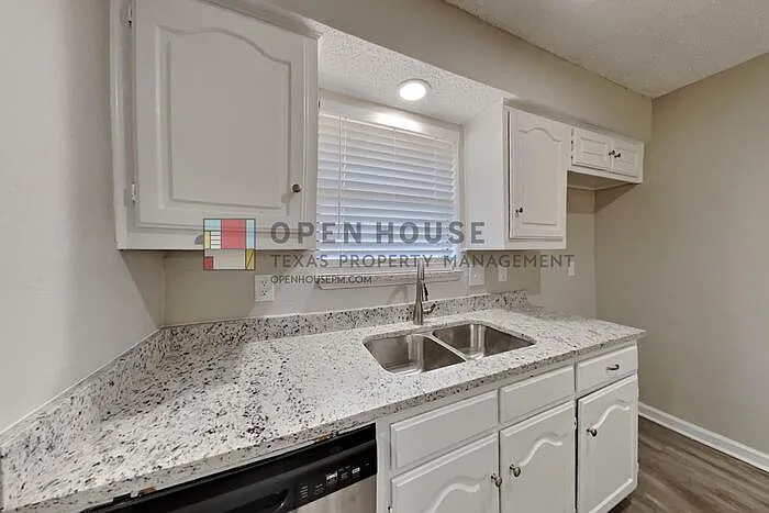 3912 Missouri St — Photo 4