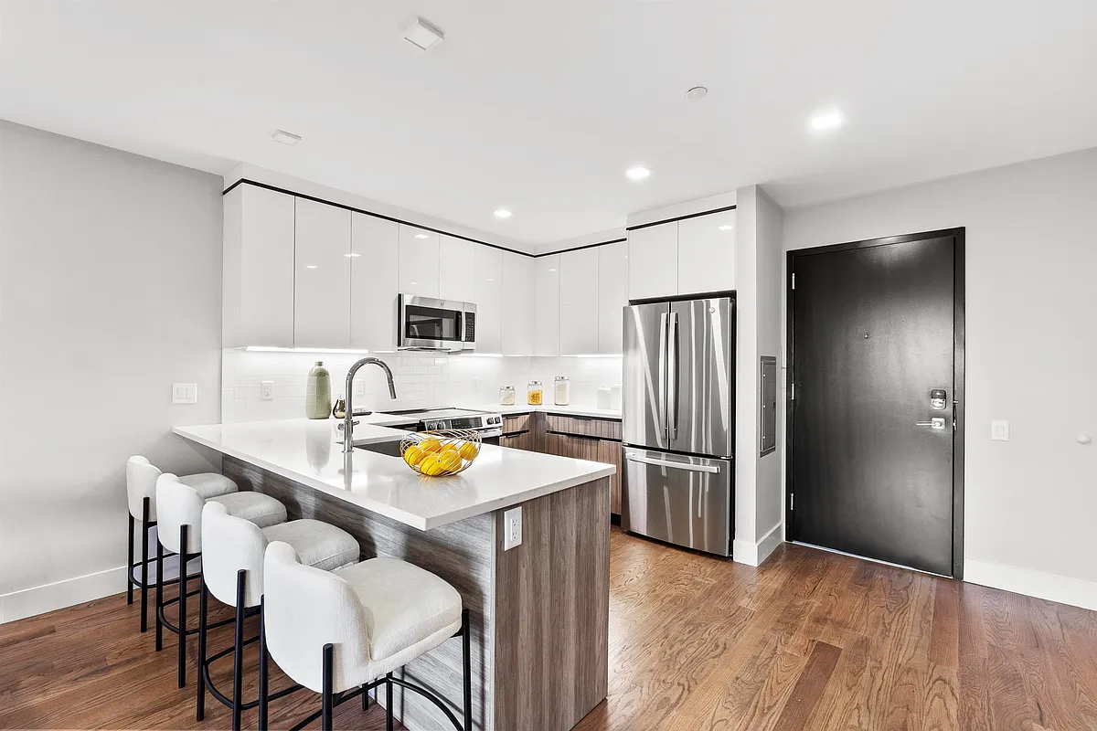Building Photo - 60-64 68th St #406