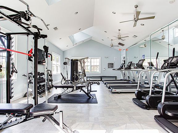 4th image of 1400 Mall Of Georgia Blvd APT 931