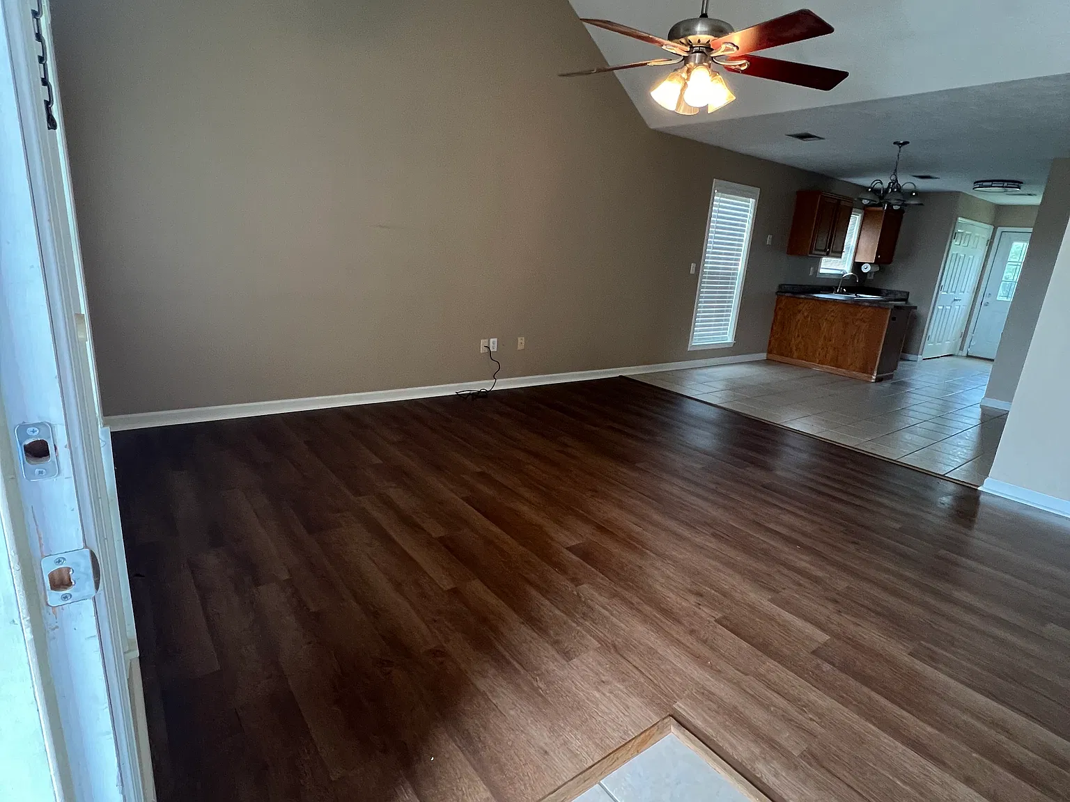 2 bed, 1081 sqft, $1,300 — Photo 3