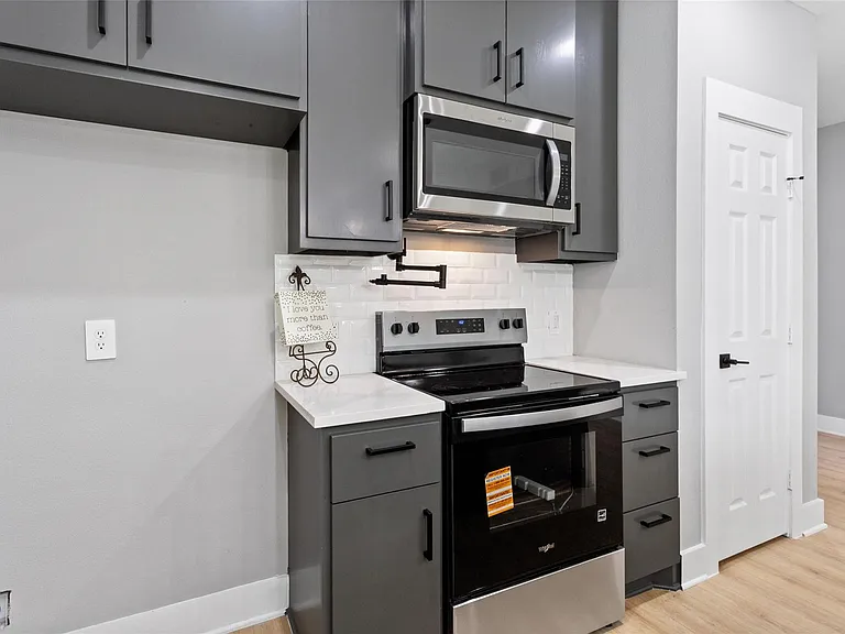 3220 Josephine St — Photo 9