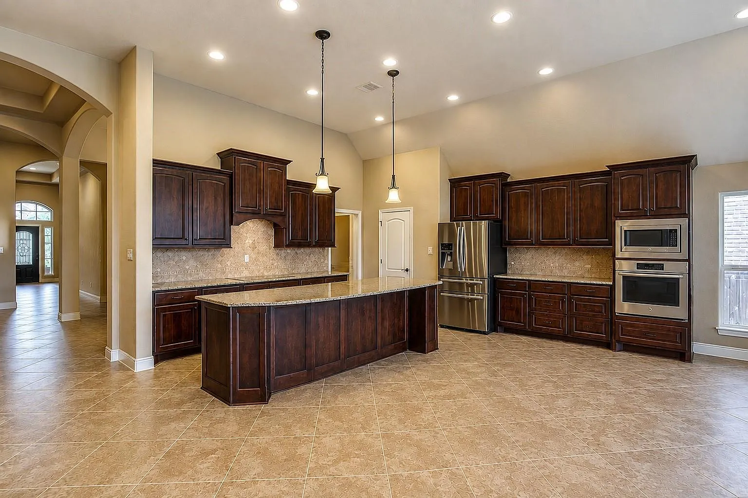 4 bed, 3.0 bath, 2725 sqft, $3,300 — Photo 2