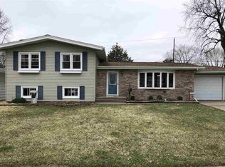 414 N 13th St, Clinton, IA 52732