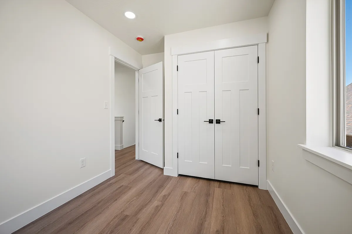 Building Photo - 2233 Jefferson Ave #2
