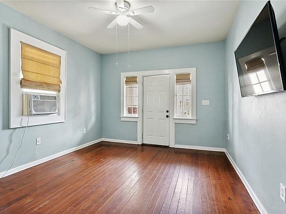 5th image of 1129-31 Belleville St